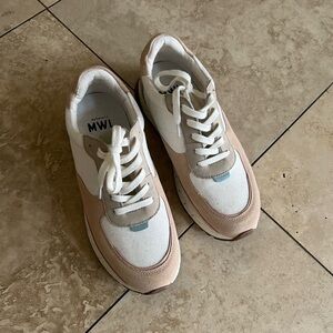 MWL tennis shoes. Sz 8.5. Worn once. Great condition.